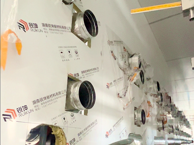 净化板安装时预留的孔洞应该如何填补？