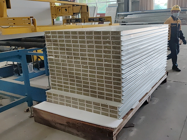 机制玻镁岩棉净化板 vs 机制中空玻镁净化板，到底该怎么选？