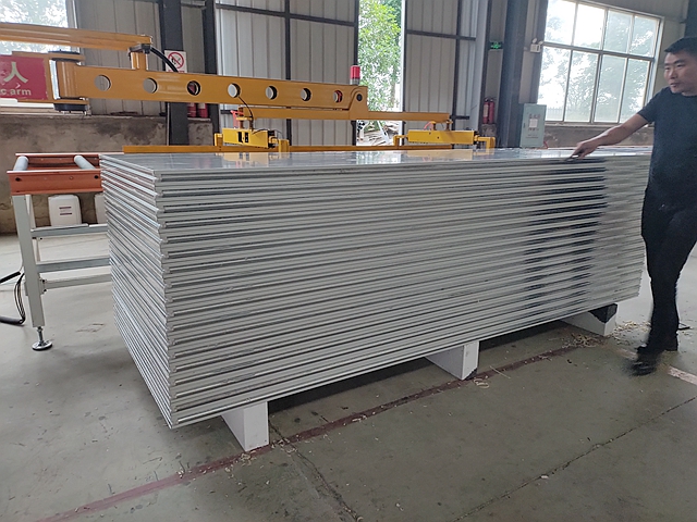 手工双玻镁岩棉净化板的阻燃性能如何？