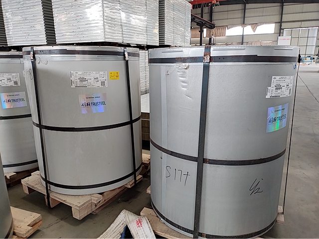 为什么宝钢板会比普通板的价格贵这么多？