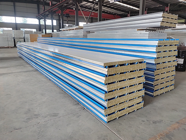 复合彩钢板与单面彩钢板有什么区别？