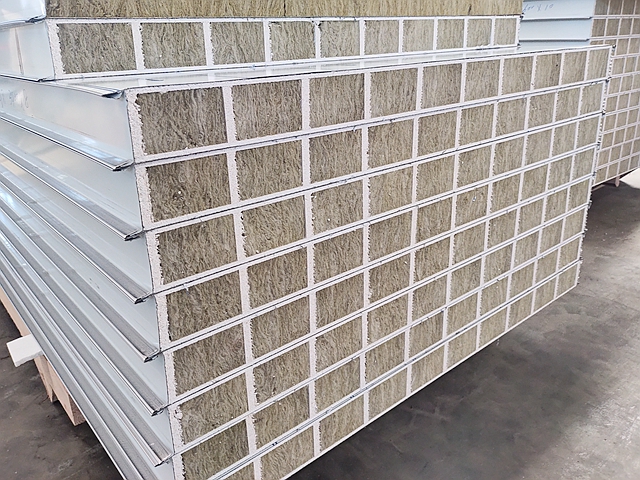 玻镁彩钢夹芯板多少钱一平？