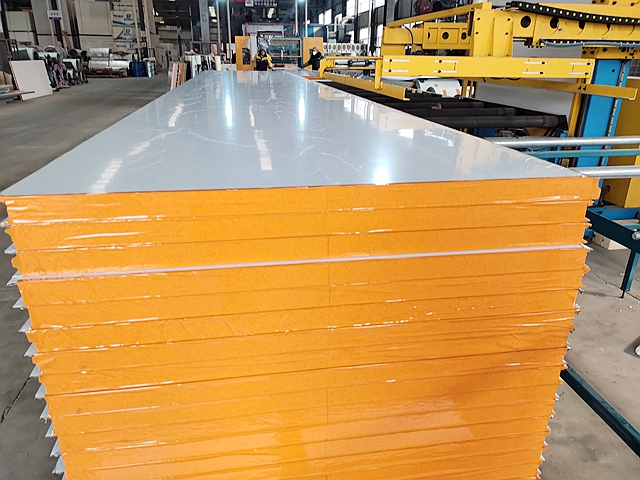 食品厂装修避坑：选对75mm机制岩棉净化板，消防卫生双达标