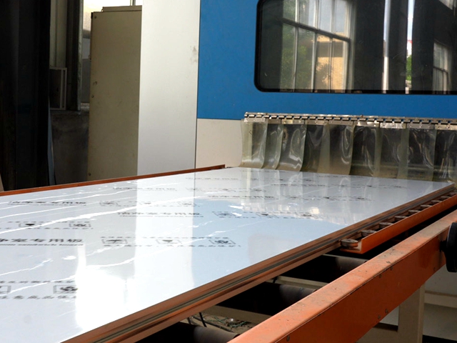 彩钢板变形不用全换新！找准原因这样修